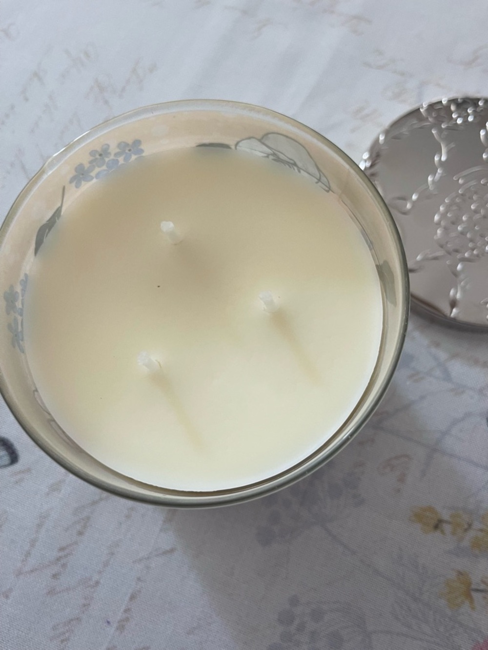 Bath & Body Works Easter Morning Mimosa Candle - Yellow, Silver - Picture 5 of 5